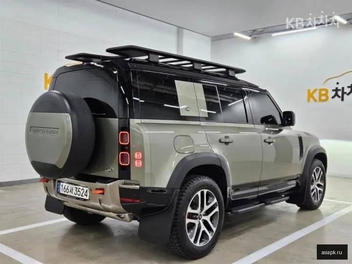 Land Rover Defender 4