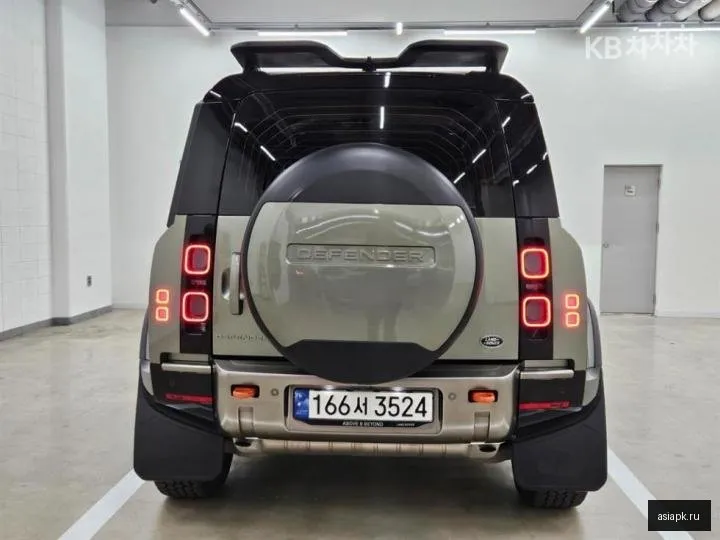 Land Rover Defender 3