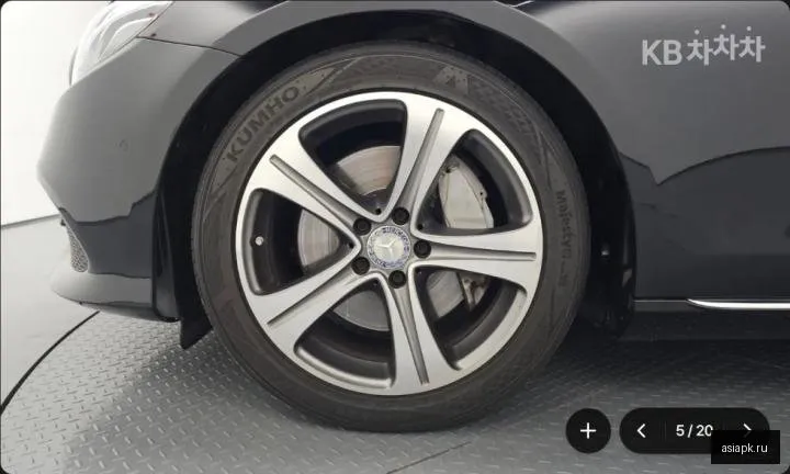 Mercedes-Benz E-Class 5