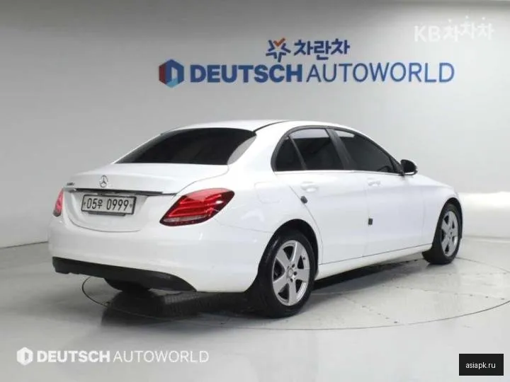 Mercedes-Benz C-Class 2