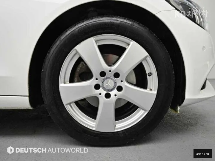 Mercedes-Benz C-Class 5
