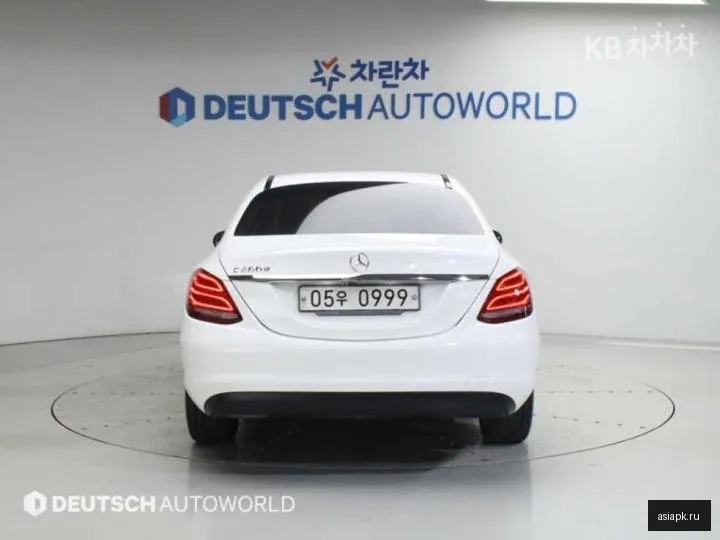 Mercedes-Benz C-Class 4