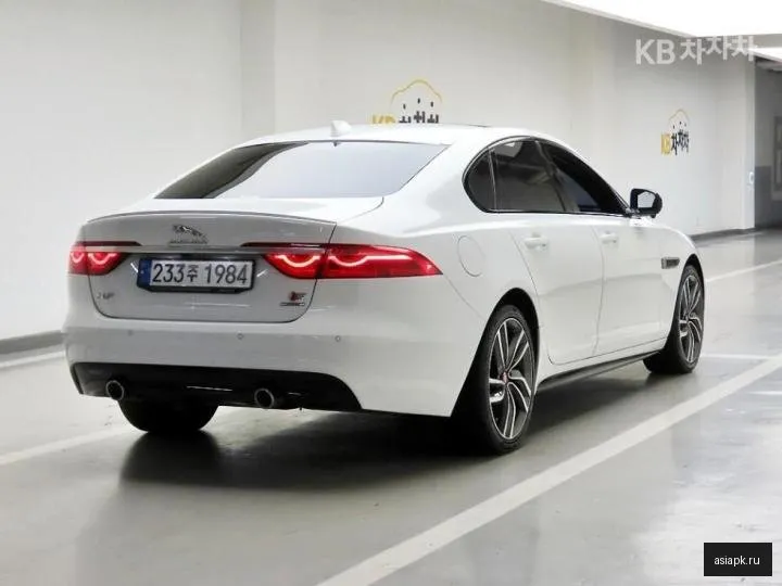 Jaguar XF 4