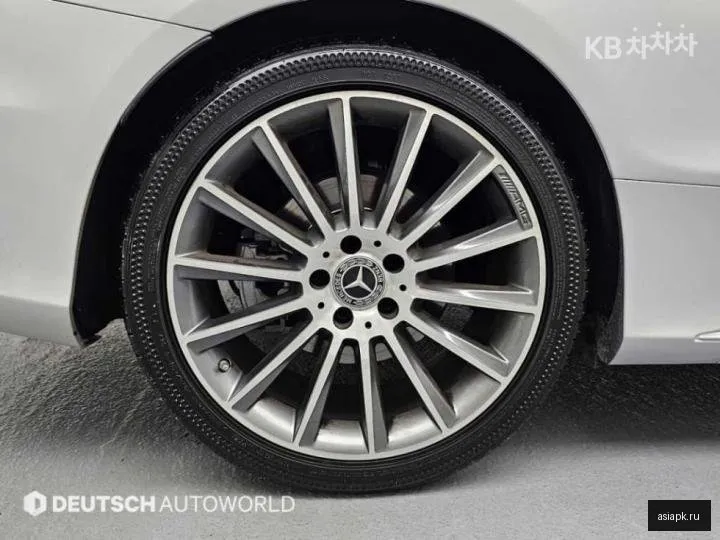 Mercedes-Benz C-Class 5
