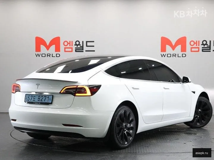 tesla Model 3 4