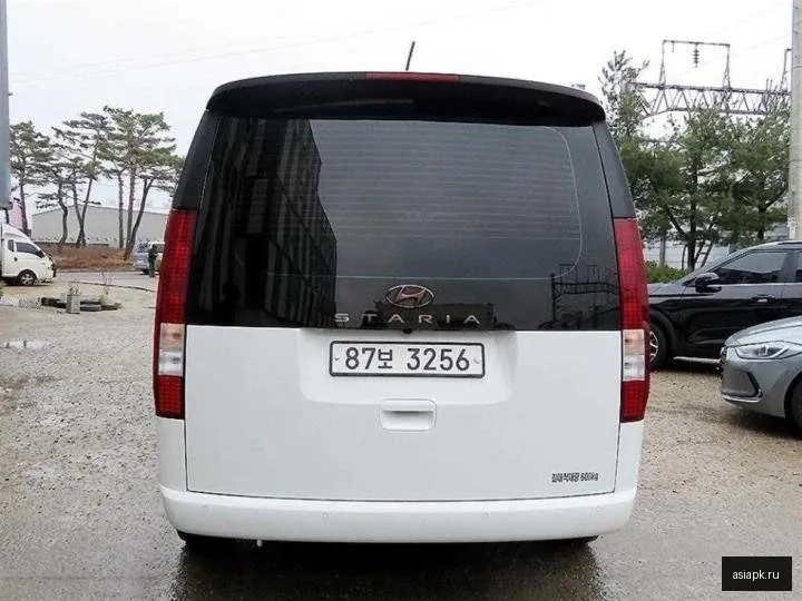 Hyundai Staria 4