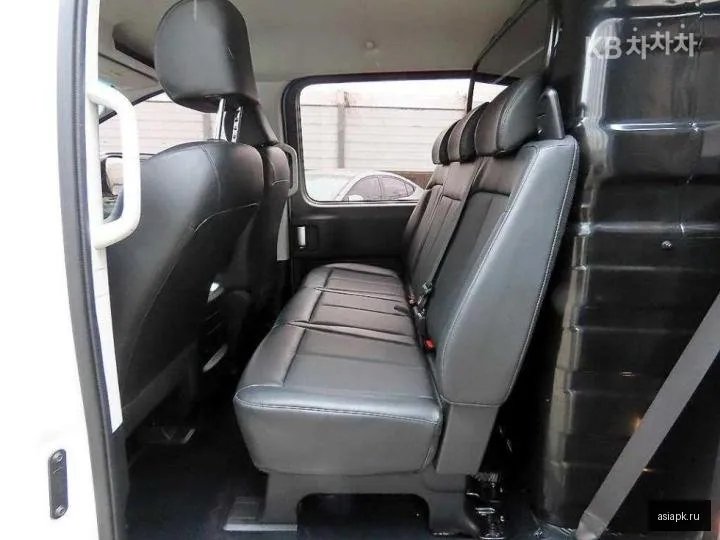 Hyundai Staria 6