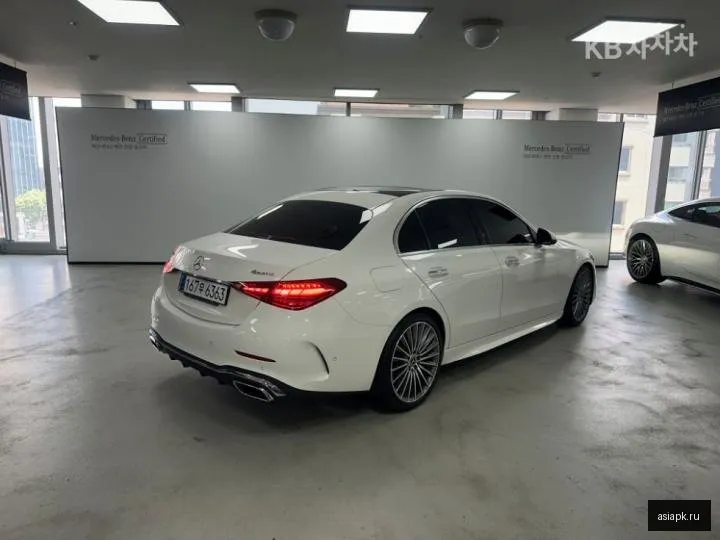Mercedes-Benz C-Class 4