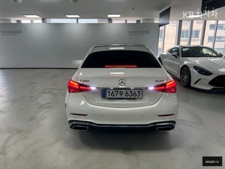 Mercedes-Benz C-Class 3