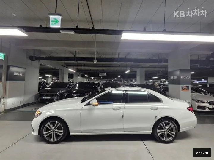 Mercedes-Benz E-Class 3