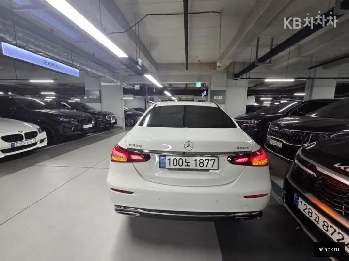 Mercedes-Benz E-Class 4
