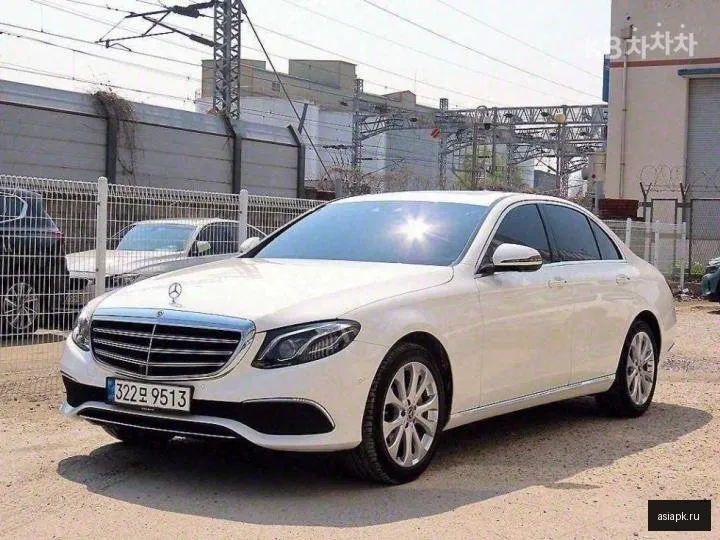 Mercedes-Benz E-Class 2