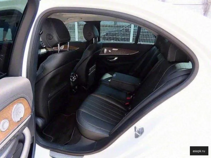 Mercedes-Benz E-Class 6