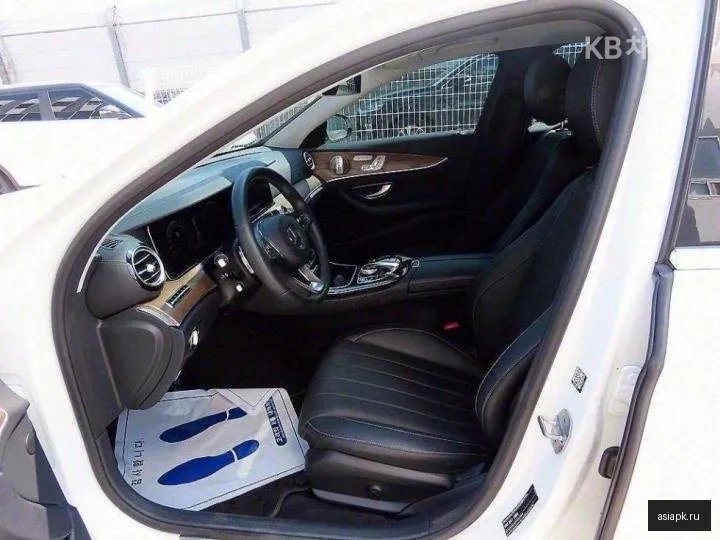 Mercedes-Benz E-Class 5