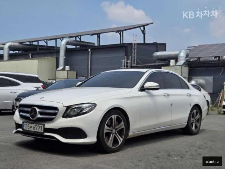 Mercedes-Benz E-Class 2