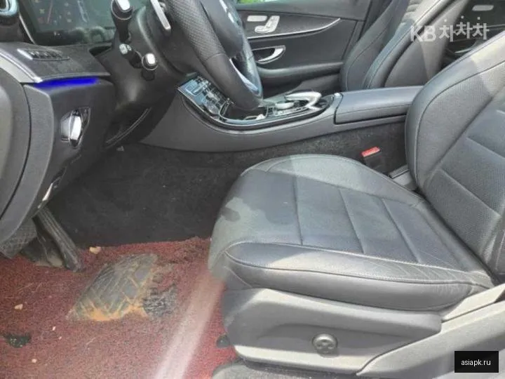 Mercedes-Benz E-Class 6