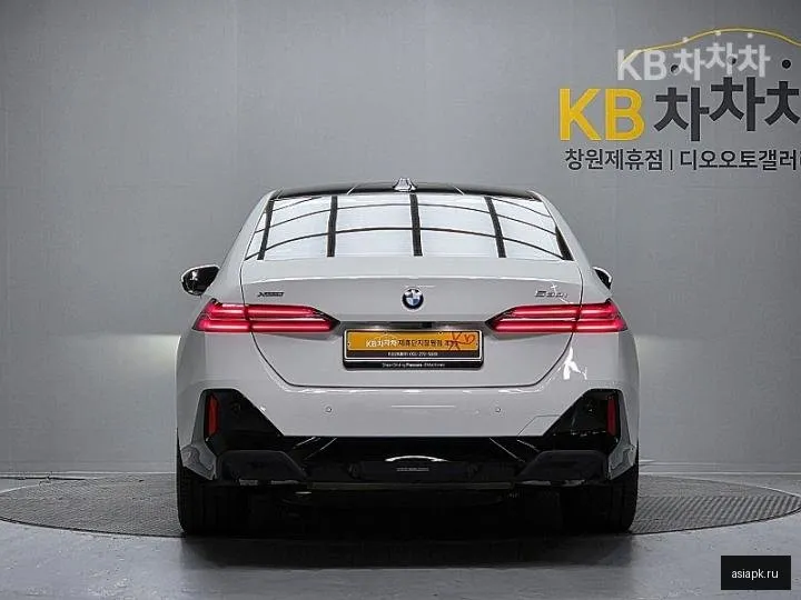 BMW 5-Series 4
