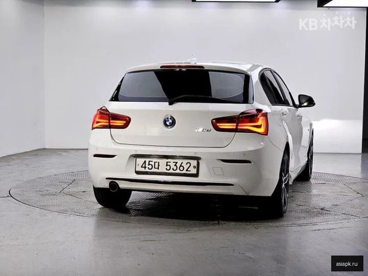 BMW 1-Series 3