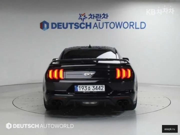 Ford Mustang 4