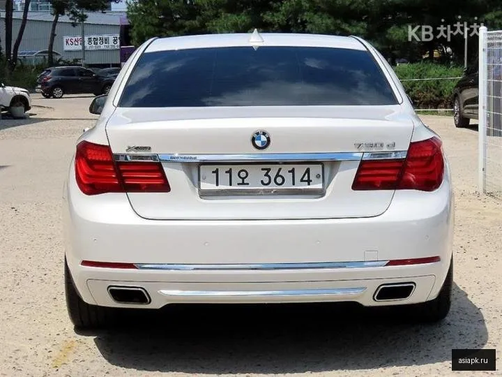 BMW 7-Series 4