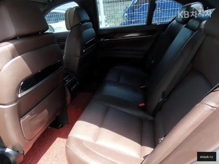 BMW 7-Series 6