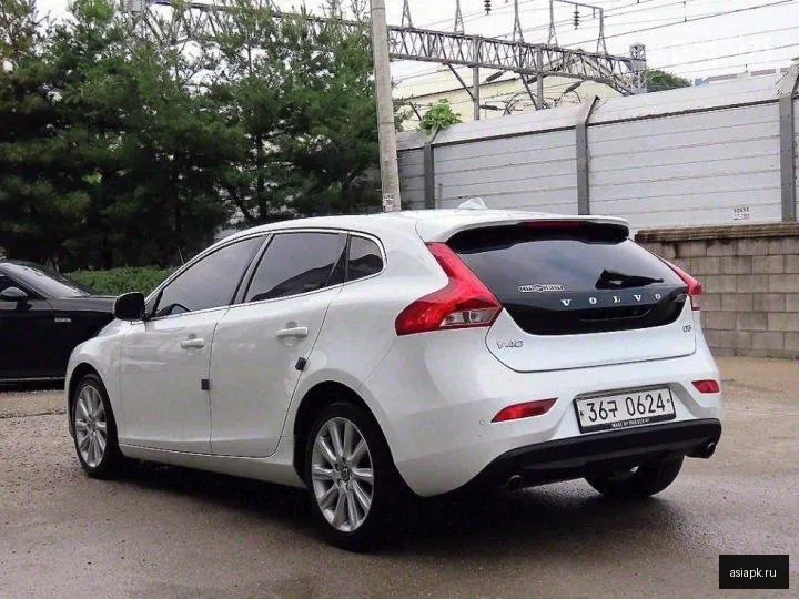 Volvo V40 3