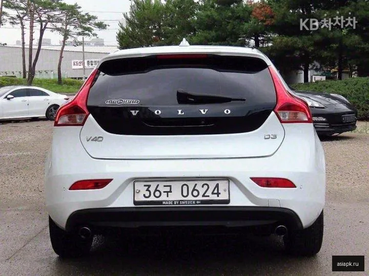 Volvo V40 4