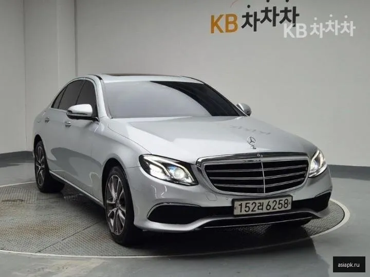 Mercedes-Benz E-Class 2
