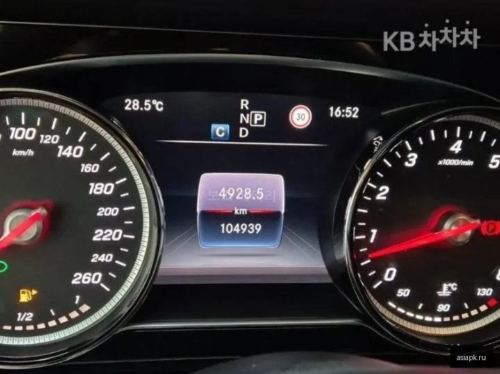 Mercedes-Benz E-Class 6