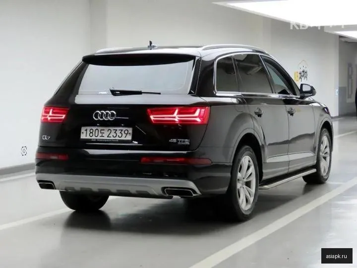 Audi Q7 4