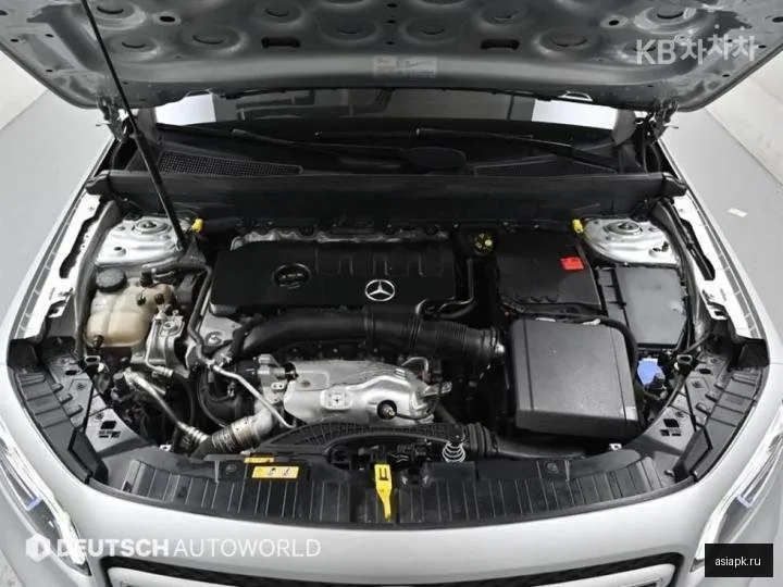 Mercedes-Benz GLB-Class 6