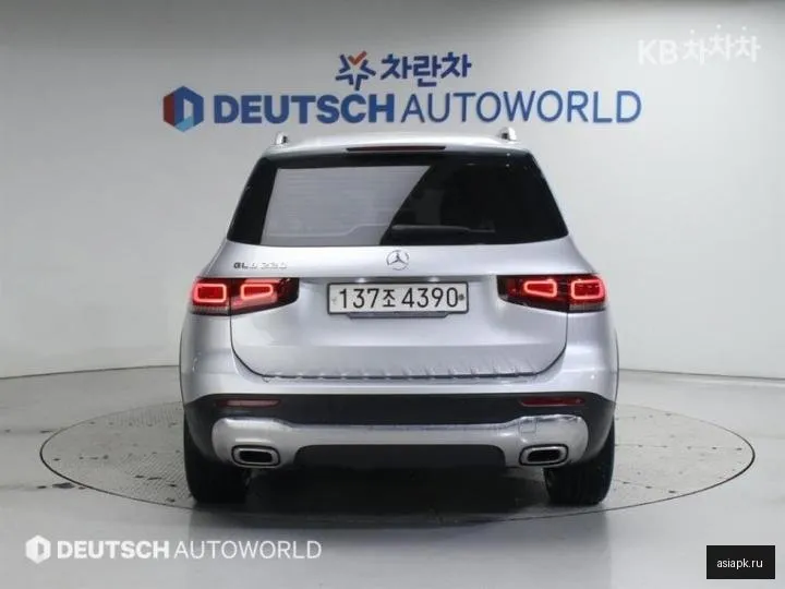 Mercedes-Benz GLB-Class 4