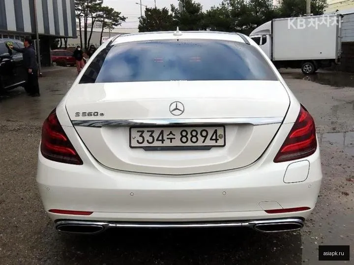 Mercedes-Benz S-Class 4