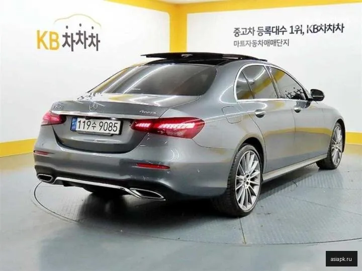 Mercedes-Benz E-Class 4