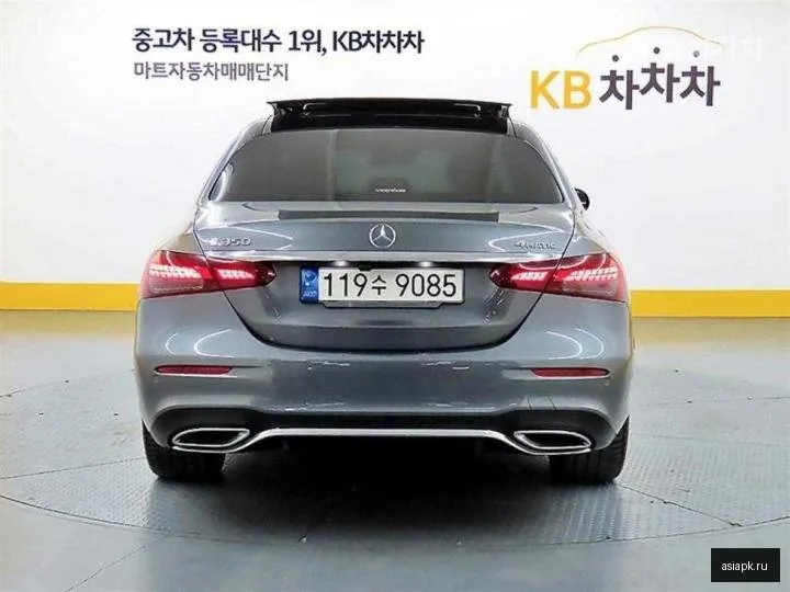 Mercedes-Benz E-Class 3