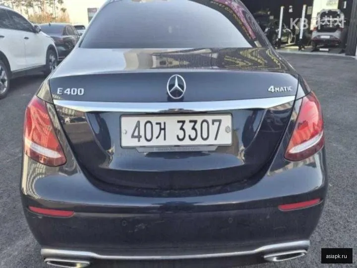 Mercedes-Benz E-Class 4