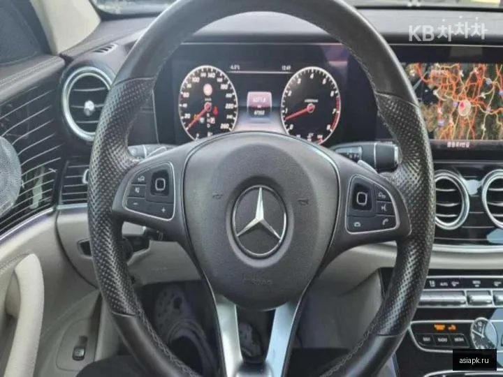 Mercedes-Benz E-Class 6