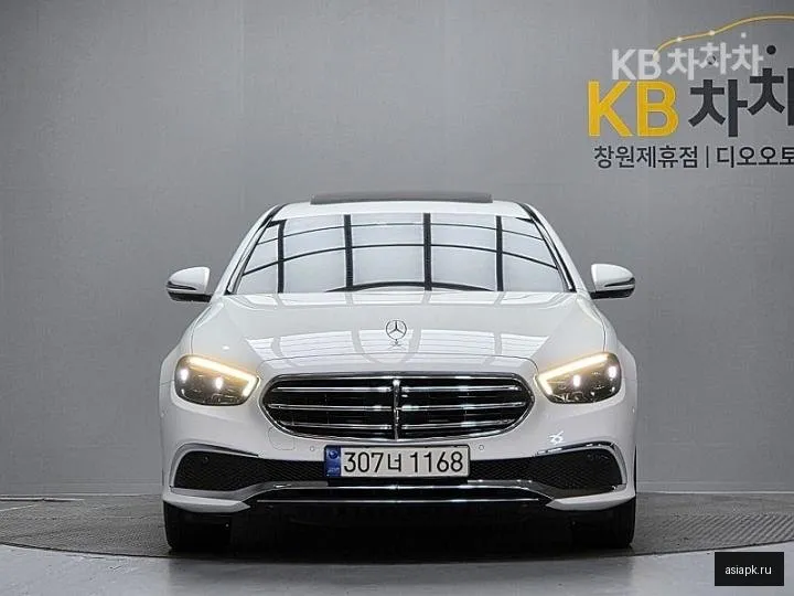 Mercedes-Benz E-Class 3