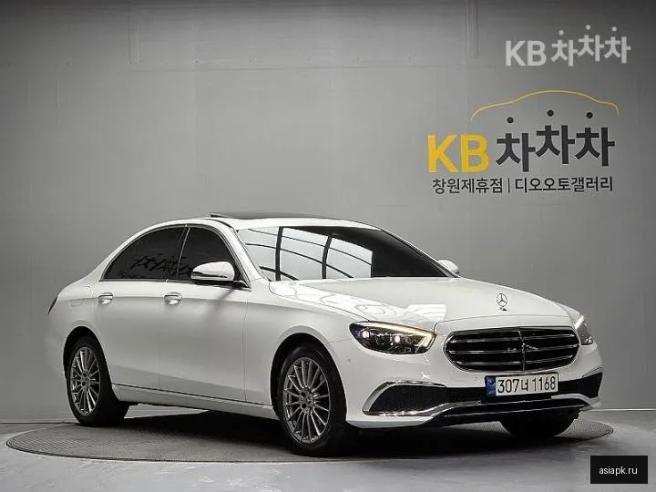 Mercedes-Benz E-Class 5