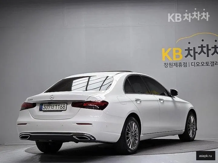 Mercedes-Benz E-Class 2