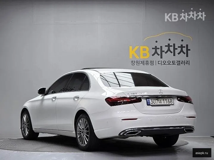 Mercedes-Benz E-Class 6