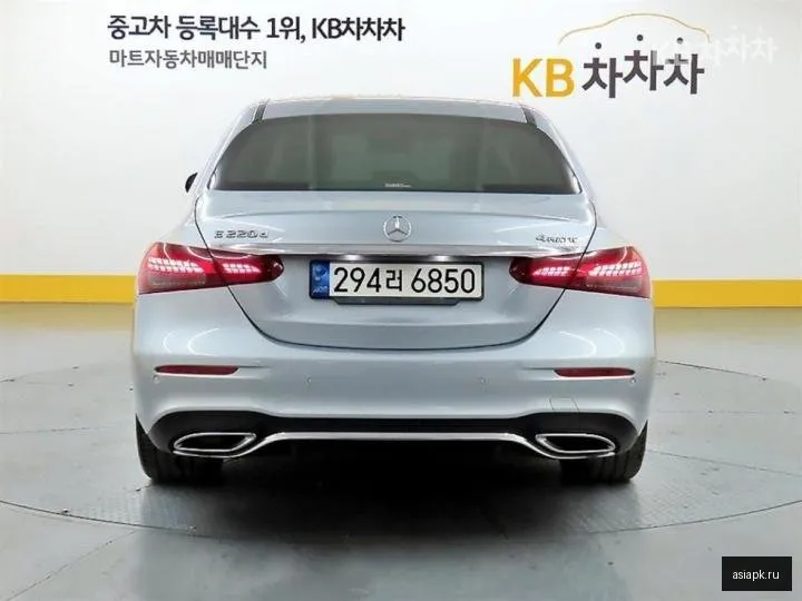 Mercedes-Benz E-Class 3