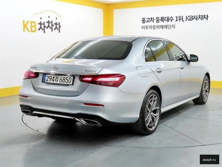 Mercedes-Benz E-Class 4