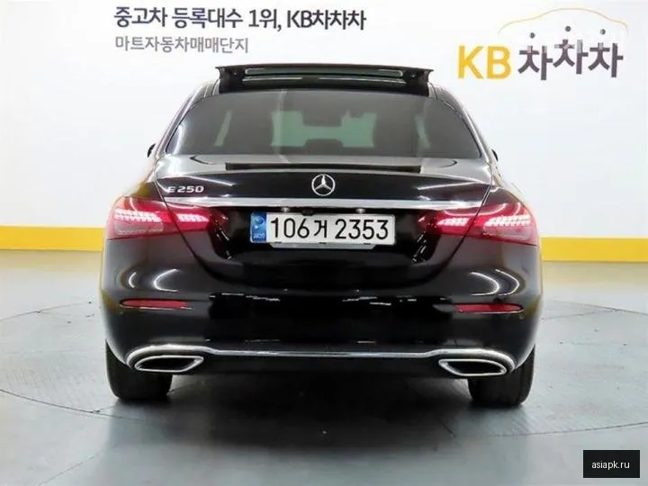 Mercedes-Benz E-Class 3
