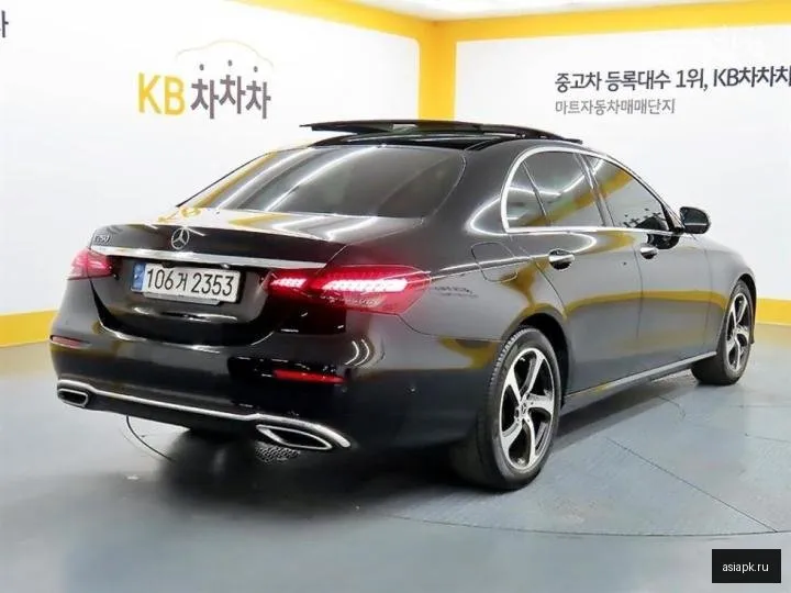 Mercedes-Benz E-Class 4