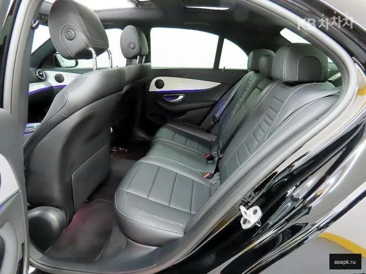 Mercedes-Benz E-Class 6