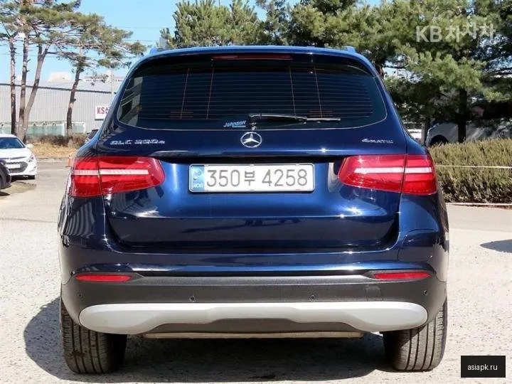 Mercedes-Benz GLC-Class 4