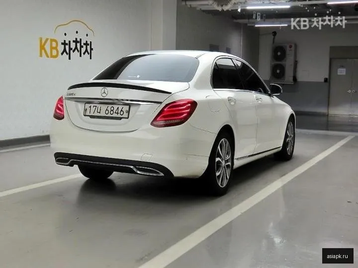 Mercedes-Benz C-Class 4