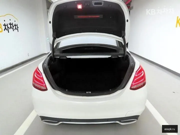 Mercedes-Benz C-Class 5