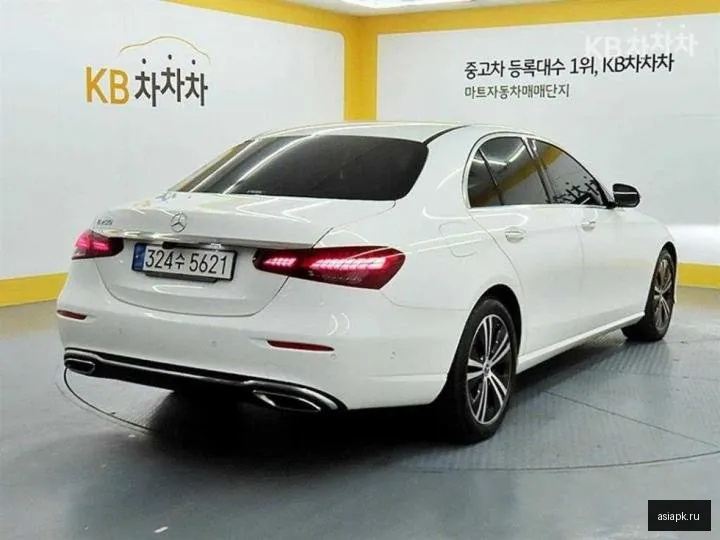 Mercedes-Benz E-Class 4